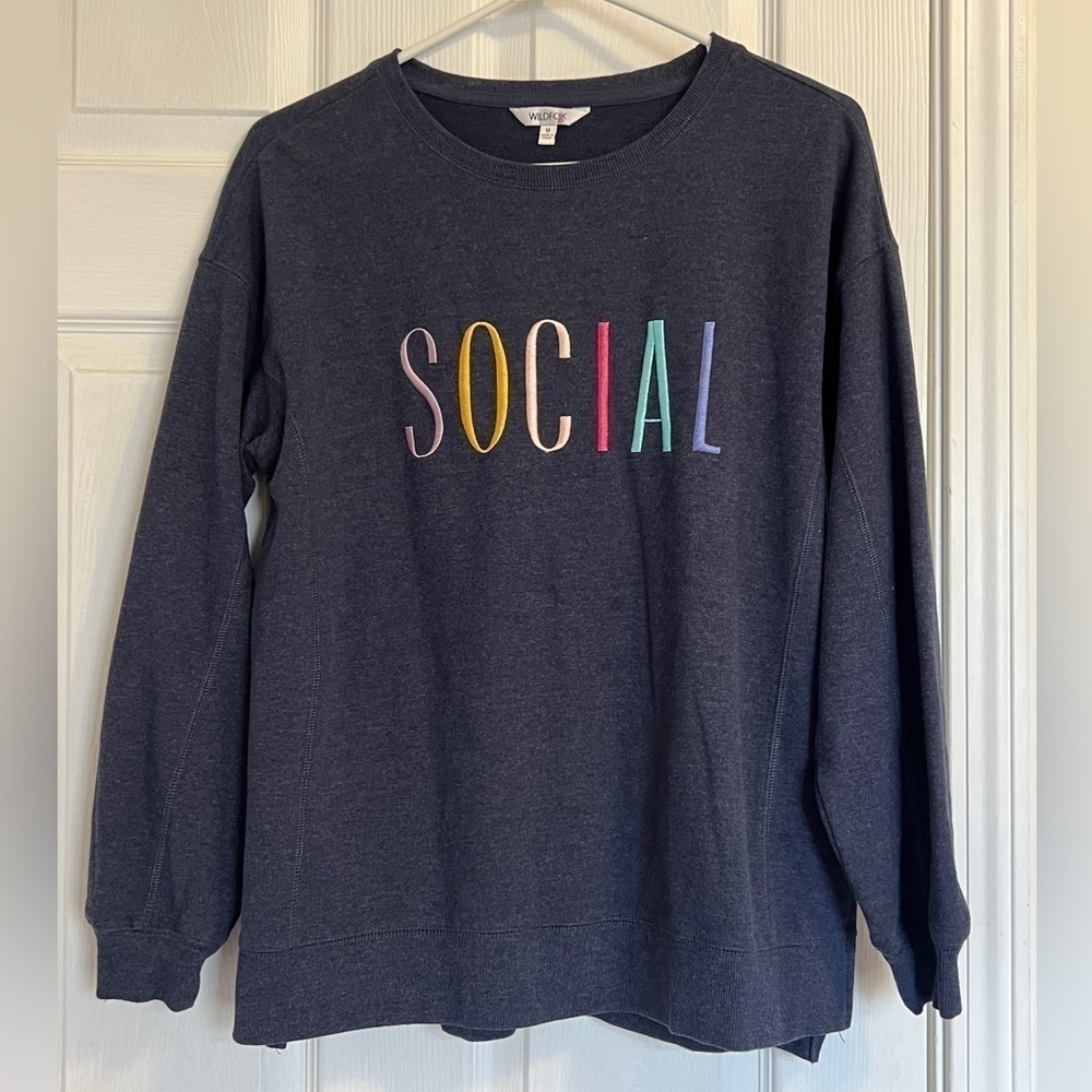 2 for $10 | WILDFOX “SOCIAL” Statement Crewneck Sweatshirt Heathered Size Medium - Picture 2 of 12